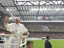 Pope Francis waves to the crowds of young people gathered in Meazza-San Siro Stadium during his day trip to Milan, Italy on March 25, 2017. 
