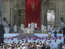 Pope Francis says Mass for the canonization of Saint Junipero Serra at Washington D.C.'s Basilica of the National Shrine of the Immaculate Conception, Sept. 23, 2015. 
