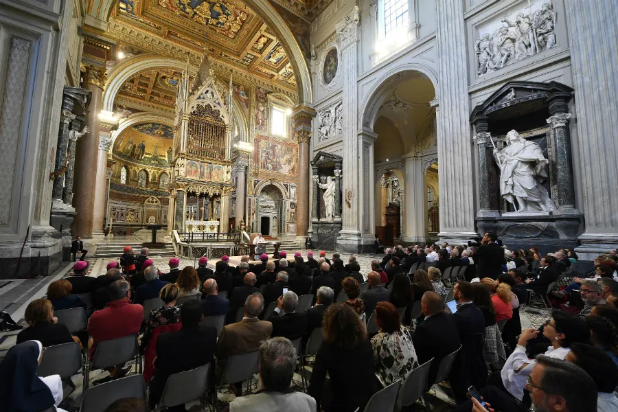 Pope Francis addresses participants in a training course promoted by the Roman Rota at the Archbasilica of St. John Lateran, Sept. 27, 2018. ?w=200&h=150