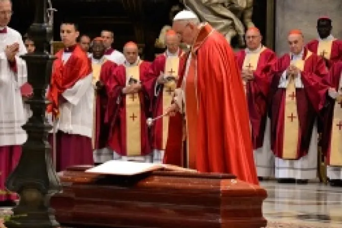 Pope Francis administers last rites to Cardinal Simon Lourdusamy during his funeral Mass on June 5 2014 Credit Daniel Ibez CNA CNA
