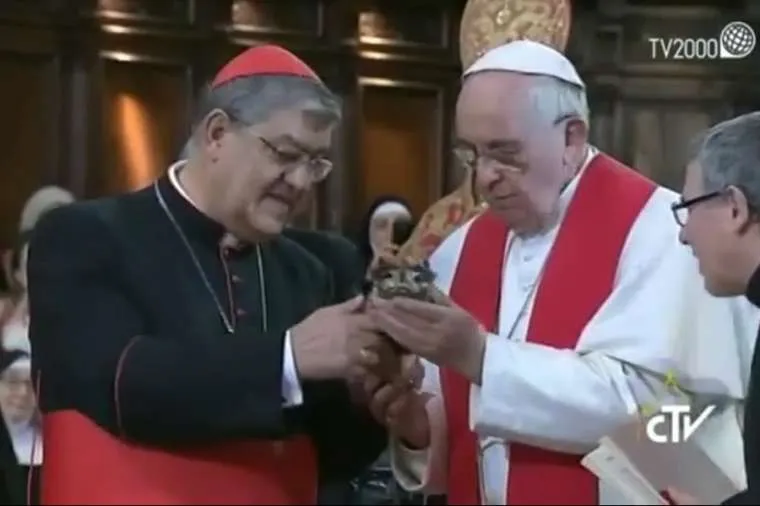 Pope Francis and Cardinal Sepe hold relic of St. Januarius' blood in Naples cathedral March 21, 2015.?w=200&h=150