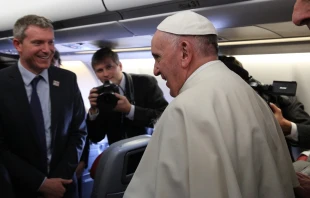 Pope Francis and Matteo Bruni aboard the papal flight to Cuba Feb. 12, 2016.   Alan Holdren/CNA.