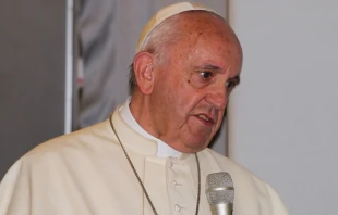 Pope Francis aboard the papal plane to returning from Bangladesh Dec. 2, 2017.   Edward Pentin/CNA.