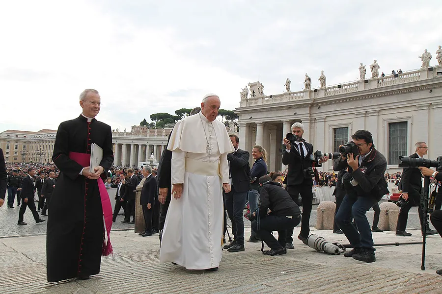 Pope Francis arrives at St. Peter's Square for the General Audience, Sept. 30, 2015. ?w=200&h=150