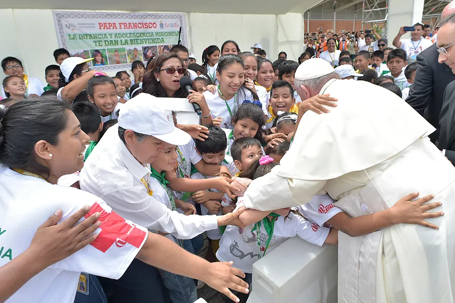 Pope Francis is greeted by a crowd at Padre Aldamiz International Airport in Puerto Maldonado, Peru, Jan. 19, 2018. ?w=200&h=150