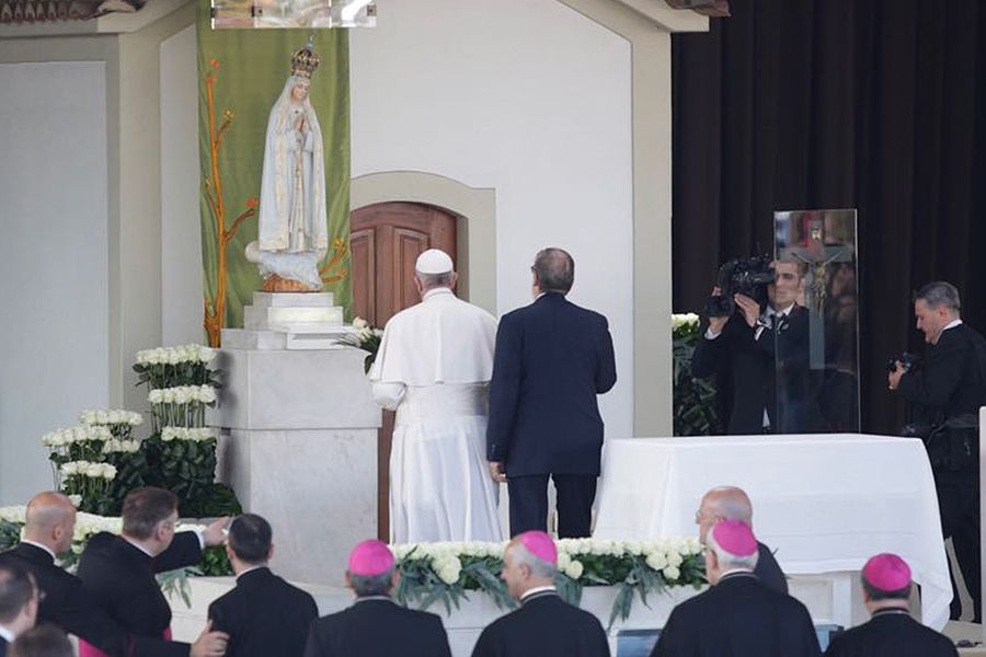 Pope Francis arrives at the Shrine of Our Lady of Fatima, May 12, 2017. ?w=200&h=150