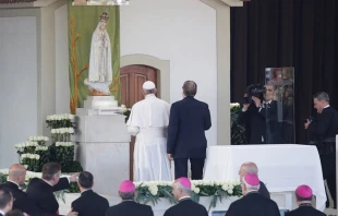 Pope Francis arrives at the Shrine of Our Lady of Fatima, May 12, 2017.   Daniel Ibanez/CNA.
