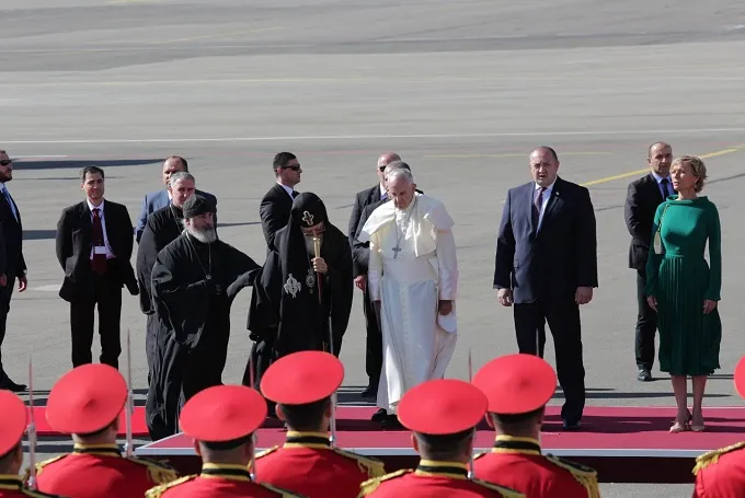 Pope Francis arrives at the Tbilisi airport in Georgia Sept. 30, 2016. ?w=200&h=150
