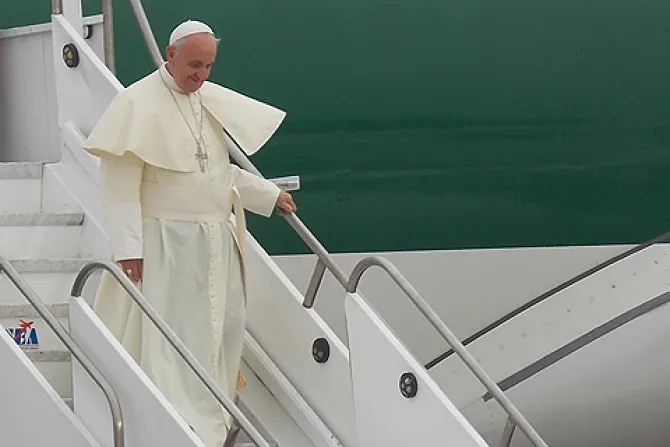 Pope Francis arrives at the airport in Rio Credit Walter Sanchez Silva 2 CNA 7 22 13
