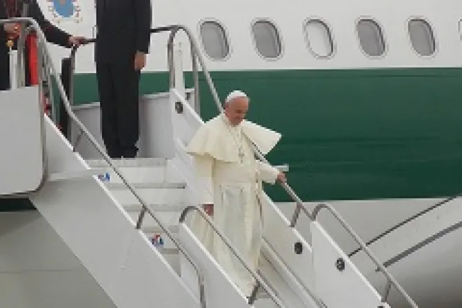 Pope Francis arrives at the airport in Rio Credit Walter Sanchez Silva CNA 7 22 13