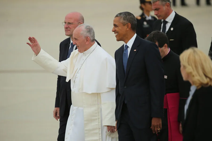 Pope Francis greeted by President Obama on Sept. 22, 2015. ?w=200&h=150
