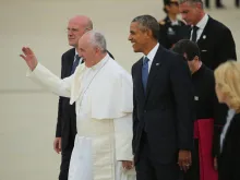 Pope Francis greeted by President Obama on Sept. 22, 2015. 