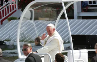 Pope Francis arrives in Holguin Revolution Square, Havana to celebrate Mass on Sept. 21, 2015.   Alan Holdren/CNA.