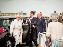 Pope Francis arrives in Philadelphia in a Fiat. Courtesy of the World Meeting of Families Philadelphia 2015/J. DiGidijunis.