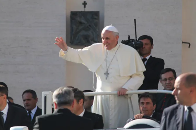 Pope Francis at General Audience 9 25 13 07 Credit Elise Harris CNA Vatican Catholic News 9 25 13
