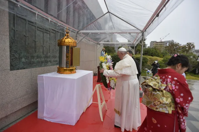 Pope Francis at the Nagasaki Martyrs Monument on Nishizaka Hill Credit Vatican Media 
