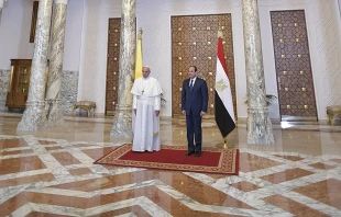 Pope Francis at the Presidential Palace in Heliopolis with Egyptian President Abdel Fattah el-Sisi, April 28, 2017.   L'Osservatore Romano.