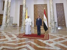 Pope Francis at the Presidential Palace in Heliopolis with Egyptian President Abdel Fattah el-Sisi, April 28, 2017. 