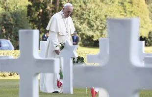 Pope Francis visits graves at the Sicily-Rome American Cemetery in Nettuno, Italy, Nov. 2, 2017.   L'Osservatore Romano.