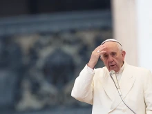 Pope Francis makes the sign of the cross during the General Audience in St. Peter's Square, Jan. 31, 2018. 