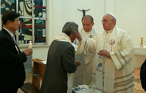  Pope Francis baptizes Hojin Lee on August 17, 2014. ?w=200&h=150