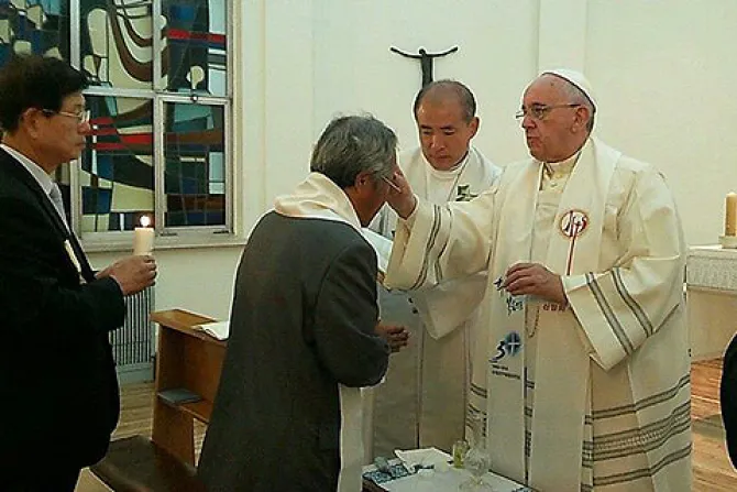 Pope Francis baptizes Hojin Lee on August 17 2014 Credit Alan Holdren CNA CNA 8 17 14