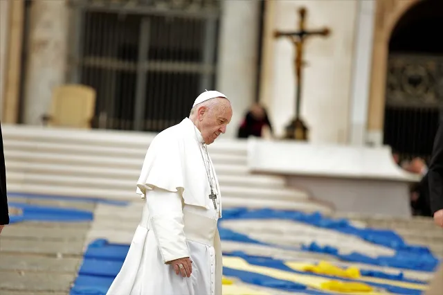 Pope Francis before the leading the Regina Coeli in St. Peter's Square April 30, 201. ?w=200&h=150