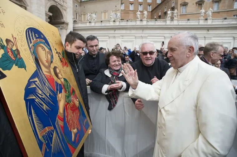 Pope Francis blesses an icon of Our Lady of Perpetual Help. Credit: Vatican Media.