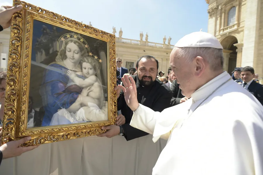 Pope Francis blesses an image of Mary in St. Peter's Square May 3, 2017. ?w=200&h=150