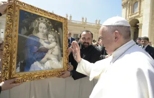 Pope Francis blesses an image of Mary in St. Peter's Square May 3, 2017.   L’Osservatore Romano