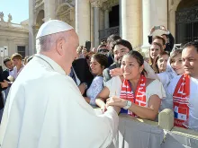 Pope Francis greets Panamanian pilgrims at the General Audience in St. Peter's Square, Nov. 8, 2017. 