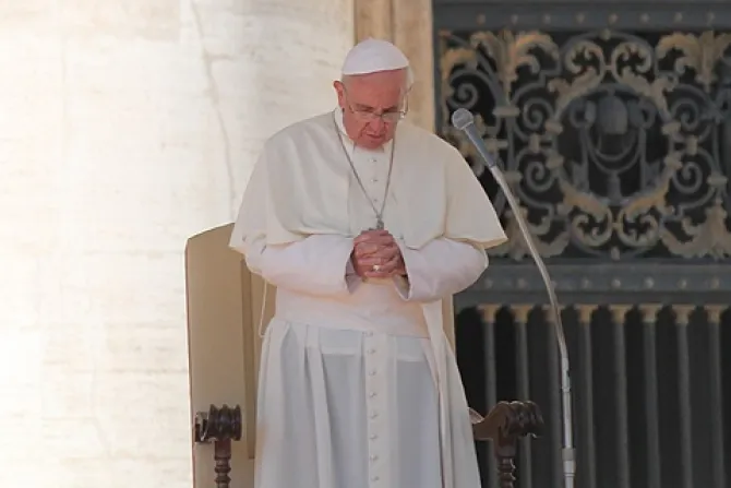 Pope Francis bows his head in prayer during a Wednesday general audience Oct 2 2013 Credit Elise Harris CNA 2 CNA 10 2 13