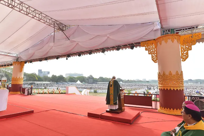 Pope Francis celebrates Mass at Kyaikkasan Ground in Yangon Burma on Nov 29 2017 Credit LOsservatore Romano 1 CNA