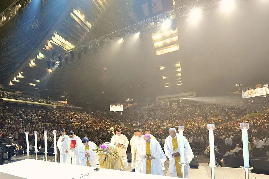 Archbishop Goh of Singapore says Mass at the city-state's Indoor Stadium, July 4, 2015. ?w=200&h=150