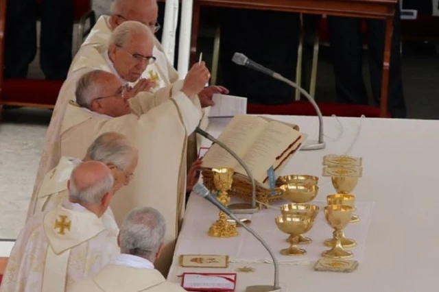 Pope Francis celebrates Mass for the Canonization of St. John Paul II and St. John XXIII April 25, 2014. Credit: Stephan Driscoll/CNA.