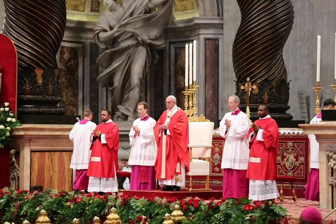 Pope Francis celebrates Mass for the solemnity of Saints Peter and Paul in St. Peter's Basilica June 29, 2016. ?w=200&h=150