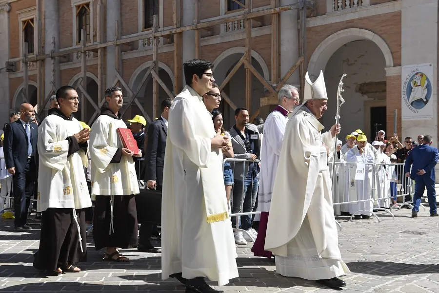 Pope Francis celebrates Mass in Camerino, Italy June 16, 2019. ?w=200&h=150