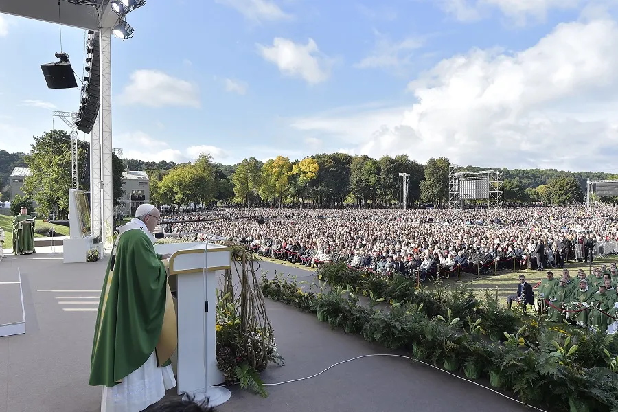Pope Francis celebrates Mass in Kaunas, Lithuania Sept. 23, 2018. ?w=200&h=150