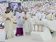 Pope Francis celebrates Mass in Sarajevo’s Kosevo Stadium June 6, 2015. 