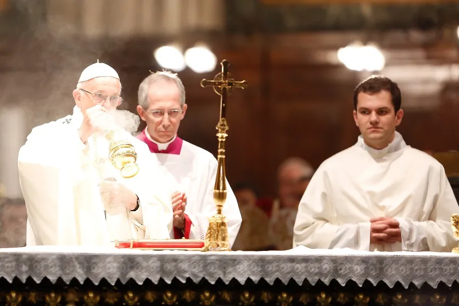 Pope Francis celebrates Mass in the Basilica of St. Mary Major October 12, 2017. ?w=200&h=150