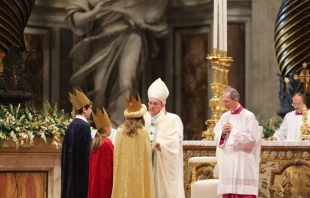 Pope Francis celebrates New Year's Day Mass for the Solemnity of Mary the Mother of God on Jan. 1, 2015.   Bohumil Petrik/CNA.
