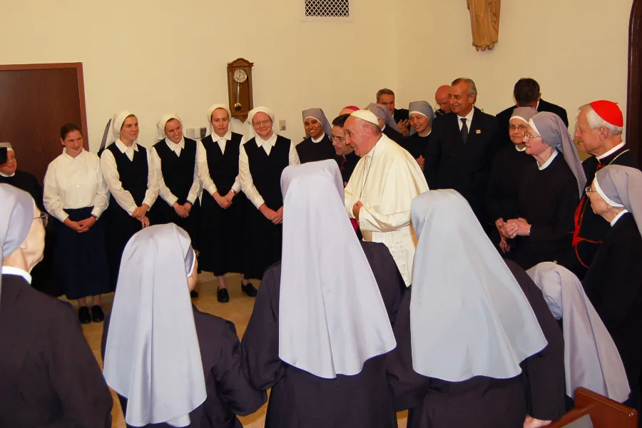 Pope Francis discusses care of the elderly with Little Sisters of the Poor at the Jeanne Jugan Residence in Washington, D.C., Sept. 23, 2015. Photo courtesy of the Little Sisters of the Poor.?w=200&h=150