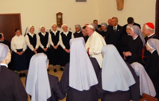 Pope Francis discusses care of the elderly with Little Sisters of the Poor at the Jeanne Jugan Residence in Washington, D.C., Sept. 23, 2015. Photo courtesy of the Little Sisters of the Poor.