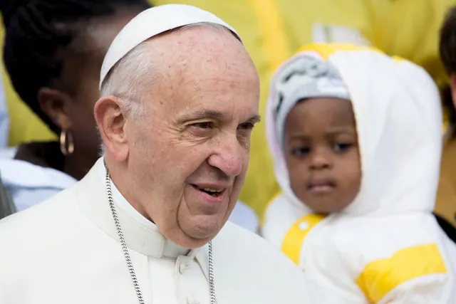 Pope Francis: The Mass needs silence, not ‘chit-chat’