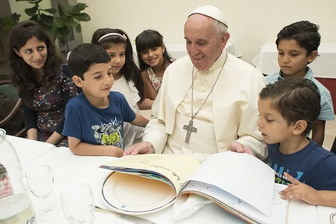Pope Francis eats lunch with 21 Syrian refugees in the Casa Santa Marta Aug. 11, 2016. ?w=200&h=150