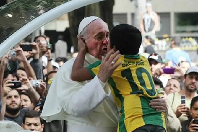 Pope Francis embraces cries with Nathan  WYD Rio  July 26 2013 Credit Radio FM Cancao Nova CNA 7 30 13