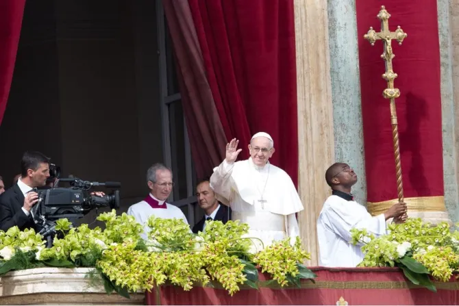 Pope Francis gives the Urbi et Orbi blessing on Easter morning April 1 2018 Credit Daniel Ibez CNA