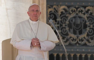 Pope Francis gives the Wednesday general audience in St. Peters Square Oct. 2, 2013.   Elise Harris/CNA.