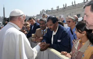 Pope Francis greets Ashiq Mesih in St. Peter's Square during the Wednesday general audience on April 15, 2015.   (c) Service Photo Vatican SFV.