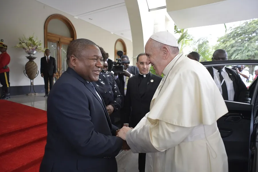 Pope Francis greets Filipe Nyusi, the president of Mozambique, in Maputo Sept. 5, 2019. ?w=200&h=150